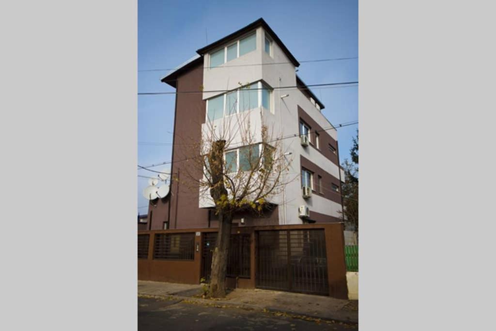 Penthouse Larry * Bucarest